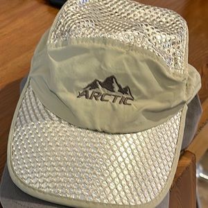 NWOT Arctic Sun Repelling Cap